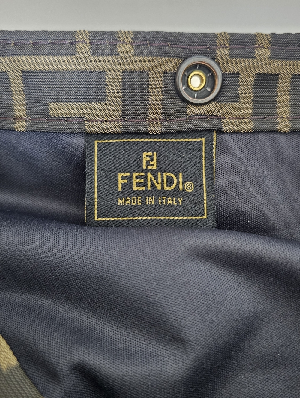 🔥 RARE - FENDI Rollie 🔥 - Picture 13 of 15